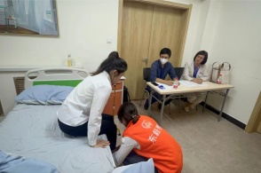 北漂家政女工的自我救贖之路:寫(xiě)作、畫(huà)畫(huà),56歲要為自己活一回|從她說(shuō)起